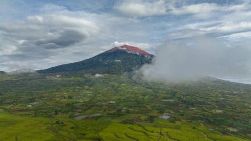 Keindahan Alam Indonesia: Gunung Kerinci, Perjalanan Menuju Puncak Tertinggi di Sumatera 